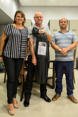 O vice-prefeito e a diretora de Cultura e Turismo de Tapera com Barcellos (d) 