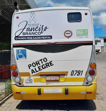 Janeiro Branco circulando nos ônibus da Carris nas ruas de Porto Alegre