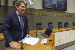 movimentação de plenário, na vereador tribuna Marcio Bins Ely