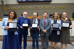 Vereadores e vereadoras com maior tempo de mandato são homenageados pela Mesa Diretora.