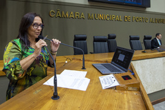 Movimentação de plenário, na tribuna vereadora Claudia Araujo
