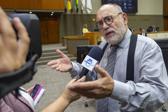 Movimentação de plenário, em destaque na foto vereador Pedro Ruas