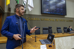Movimentação de plenário, na tribuna vereador Jessé Sangalli