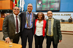 Vereadores negros do PT assumem na Semana da Consciência Negra 2015
Na foto: vereador Alberto Terres, Eder Carteiro, Pérola Sampaio e Antônio Matos
Foto: Guilherme Almeida/CMPA