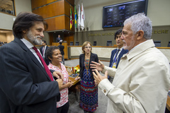 Movimentação de plenário, na foto vereadores Aldacir Oliboni, Engenheiro Comassetto, vereadoras Cris Medeiros e Elaine Kovalski