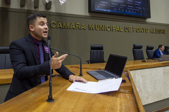 Movimentação de plenário, na tribuna vereador Giovani Culau e Coletivo