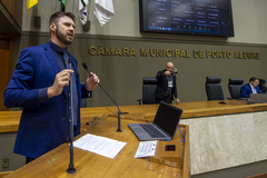 Movimentação de plenário, na tribuna vereador Jessé Sangalli