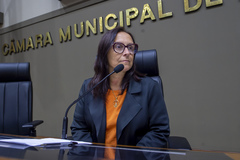 Movimentação de plenário, vereador Claudia Araujo assume a presidência momentaneamente