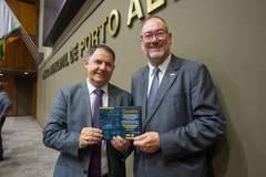 Presidente Hamilton Sossmeier e vereadores recebem convite para realização de evento de 60 anos da AIAMU