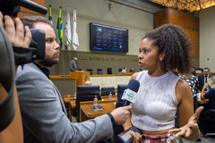 Movimentação de plenário, em destaque na foto Karen Santos