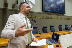 Movimentação de plenário, na tribuna vereador Alexandre Bobadra