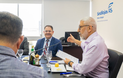 Presidente Hamilton Sossmeier Participa de Reunião Almoço com SINDILOJAS