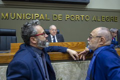 Movimentação de plenário, na foto vereadores Roberto Robaina, Idenir Cecchim e Pedro Ruas