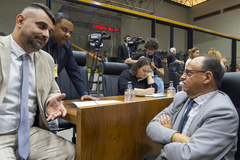 Movimentação de plenário, na foto vereadores Alexandre Bobadra, João Bosco Vaz e vereadora Bruna Pâmela