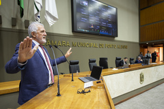 Movimentação de plenário, na foto o vereador Engenheiro Comasseto