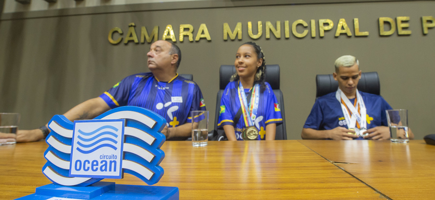 Atletas do projeto participaram da sessão plenária desta segunda-feira