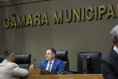 Movimentação de plenário. Presidente Hamilton Sossmeier.