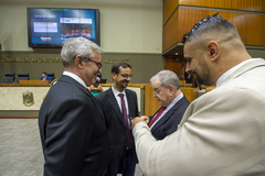 Movimentação de plenário, na foto vereaodores Alexandre Bobadra, Jonas Reis, Idenir Cecchim e Mauro Pinheiro