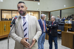 Movimentação de plenário. em destaque na foto vereador Alexandre Bobadra