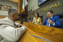 Movimentação de plenário. na foto vereador Alexandre Bobadra, vereadora Comandante Nádia e presidente Hamilton Sossmeier