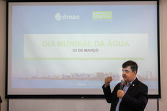 Vereadores da Cosmam fazem visita ao DMAE, na Estação de Tratamento de Água Moinhos de Vento. Na foto, vereador José Freitas