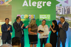 Presidente Hamilton Sossmeier participa da Cerimônia de entrega da Medalha Cidade de Porto Alegre, Medalha especial alusiva aos 250 anos do Município