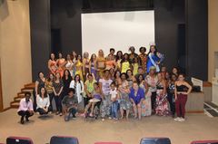 Mulheres que Inspiram se apresentaram no teatro Glênio Peres