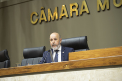 Secretário Municipal de Habitação e Regularização Fundiária, André Machado, explica projeto de habitação do executivo.  em tramitação na CMPA.