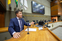 Na tribuna o vereador Giovani Culau e Coletivo.