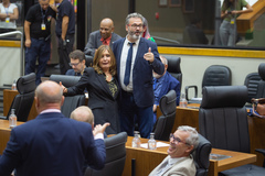 Movimentação de plenário. Vereadora Mônica Leal e vereador Roberto Robaina.