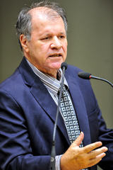 Vereador Dr. Goulart na tribuna.