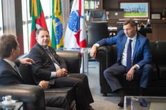 Presidente Hamilton Sossmeier em visita ao presidente da OAB/RS, Leonardo Lamachia.