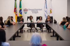 Palestra "Redes de Proteção à Mulher", com a Promotora Carla Carrión Frós (GEPEVID), a Delegada Cristiane Ramos, e a Dra. Luciane Faraco. Na mediação a vereadora Mônica Leal.