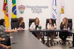 Palestra "Redes de Proteção à Mulher", com a Promotora Carla Carrión Frós (GEPEVID), a Delegada Cristiane Ramos, e a Dra. Luciane Faraco. Na mediação a vereadora Mônica Leal.