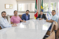 Presidente Hamilton Sossmeier recebe o secretário-adjunto de Governança Local e Coordenação Política, Alexandre Borck