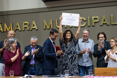 Sofia Cavedon recebe diploma de Cidadã de Porto Alegre