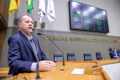 Dr. Goulart (PTB) assina o projeto