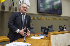 Vereador Tiago Albrecht na tribuna