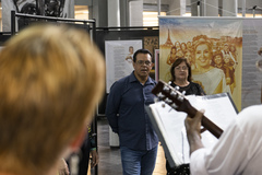 Encerramento da exposição das Divas da Alegria, no saguão da Câmara Municipal. Na foto, o vereador Alvoni Medina