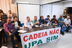 Harzheim (de camisa branca) disse que a prioridade agora são as Unidades Básicas 