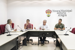 Reunião sobre o panorama geral, na Defensoria Pública, das solicitações de vagas em escolas. Com a defensora Andreia Paz Rodrigues. Na foto, vereadores Giovani Culau e Coletivo e Mauro Pinheiro