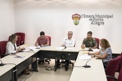 Reunião sobre o panorama geral, na Defensoria Pública, das solicitações de vagas em escolas. Com a defensora Andreia Paz Rodrigues. Na foto, vereadores Giovani Culau e Coletivo, Mauro Pinheiro, Giovane Byl e Biga Pereira