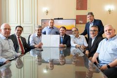 Presidente Hamilton Sossmeier participa do Ato de Sanção da Lei que Altera o Dia da Marcha para Jesus para o primeiro sábado do mês de novembro, dentro do Calendário de Datas Comemorativas do Município de Porto Alegre.