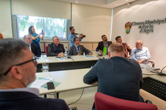 Reunião de Comissão - Conjunta CCJ e Cedecondh - Pauta: Sabatina do candidato à recondução ao cargo de Corregedor-Geral da Guarda Municipal.Sabatina do candidato à recondução ao cargo de Corregedor-Geral da Guarda Municipal.
Convidados:
Guarda Municipal
Sr. Adil Moura, Corregedor-Geral da Guarda Municipal