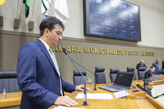 O orador do tributo foi o presidente do Clube de Cultura de Imigrantes Judeus, Airan Milititsky Aguiar