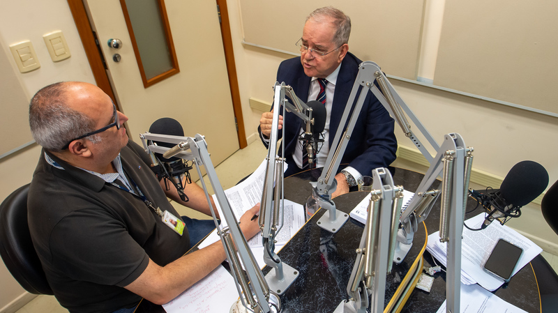 Vereador Idenir Cecchim concede entrevista à Rádio Câmara