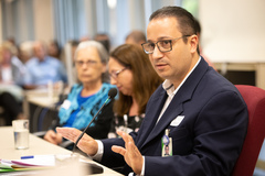 Construção das UBS Leopoldina e Coinma pela Prefeitura Municipal de Porto Alegre, com a presença de representações da comunidade, do poder público e do Grupo Hospitalar Conceição. Ao microfone, Adiel Coelho da Cunha, do Grupo Hospitalar Conceição. 