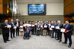 Ex-presidentes receberam diploma e medalha