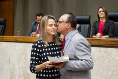 A emoção tomou conta do plenário com o reconhecimento póstumo à Zacher