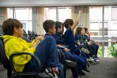 Projeto diz que decisão sobre participação de alunos cabe aos pais ou responsáveis